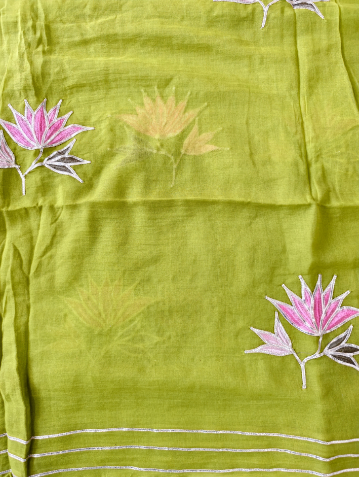 Mul Cotton Lotus Embroidered with lace work Parrot Green Saree without blouse — Green — photo 2